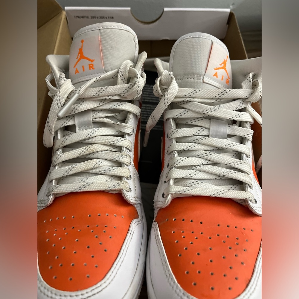 Air Jordan 1 Mid SE Bright Citrus Women’s Size 6 Electro Orange in Box - Picture 7 of 16